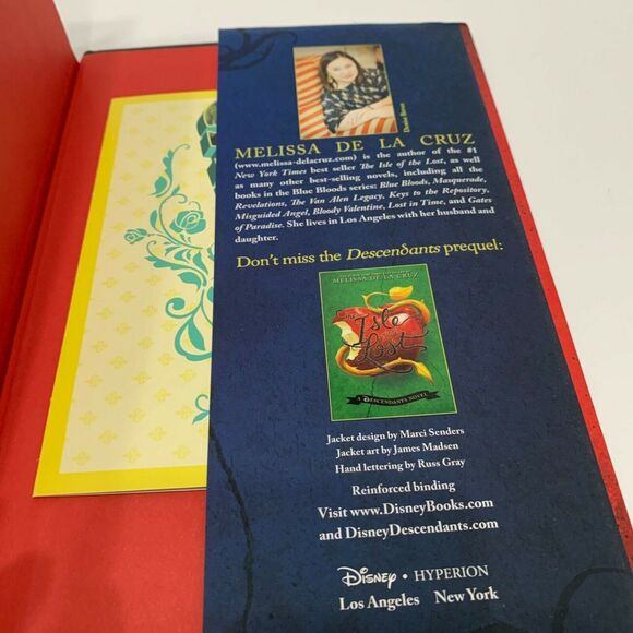 Return to the Isle of the Lost A Descendants Novel - Picture 8 of 10